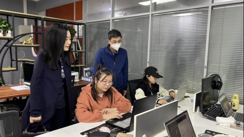 野外纪录片拍摄：镜头材质选择背后的考量**